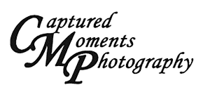 captured moments photography logo